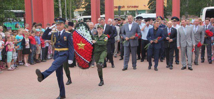 На Воинском мемориальном кладбище Ярославля почтили память погибших в ВОВ 