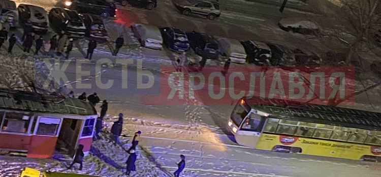 В Ярославле женщина попала под трамвай_259548