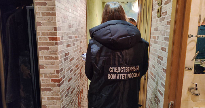 В подъезде ярославской многоэтажки при задержании вооружённого преступника погиб капитан полиции