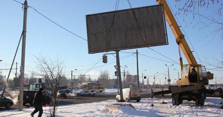 В Дзержинском районе демонтируют незаконные рекламные конструкции
