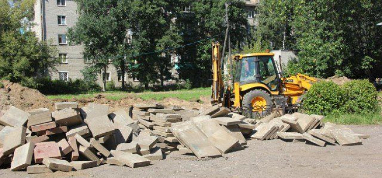 На территории у ДК «Судостроитель» проводится благоустройство