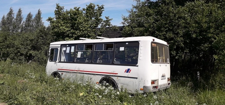 В Ярославском районе автобус вылетел в кювет. СК начал проверку