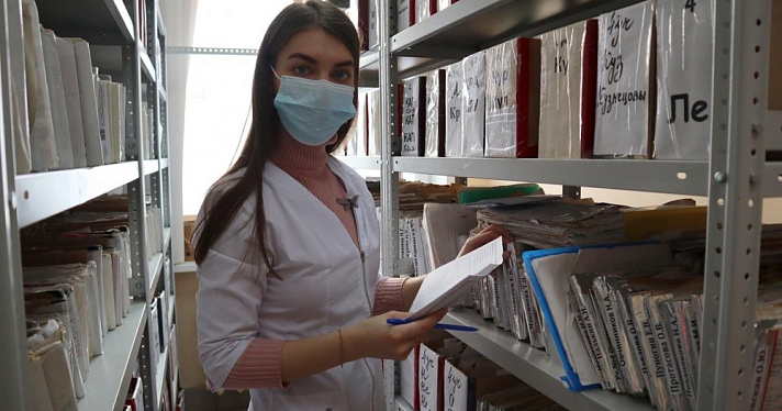 «Вакцинация идет несколько часов подряд»: откровенная история волонтера-медика из Ярославля 
