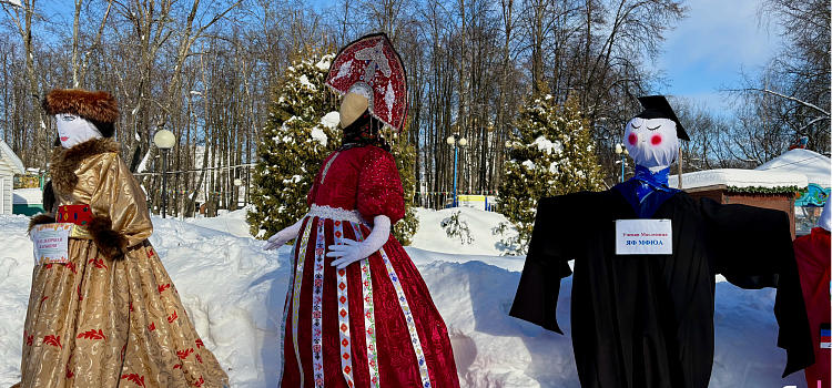 Душа отмерзает и начинает расцветать: в Ярославле открылась выставка масленичных кукол_311483