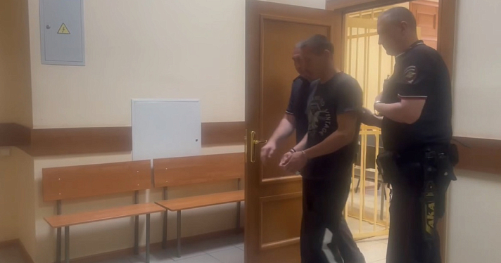 В центре Ярославля средь бела дня избили и ограбили мужчину