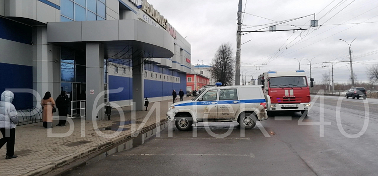 В Ярославской области эвакуировали торговый центр_268131