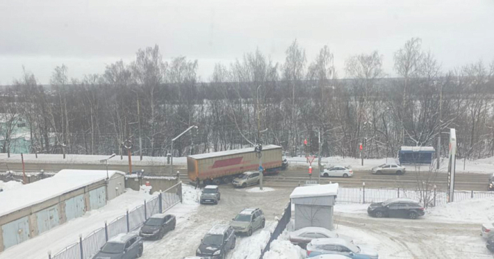 В Ярославле из-за аварии полностью перекрыта улица