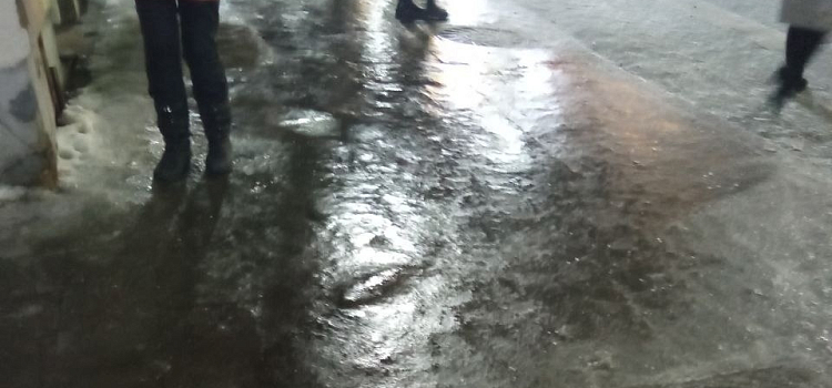 Жительница Тутаева засудила управляющую компанию за падение на тротуаре в Ярославле