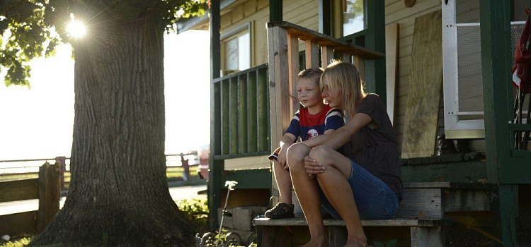 Власти предложили матери-одиночке дом без окон