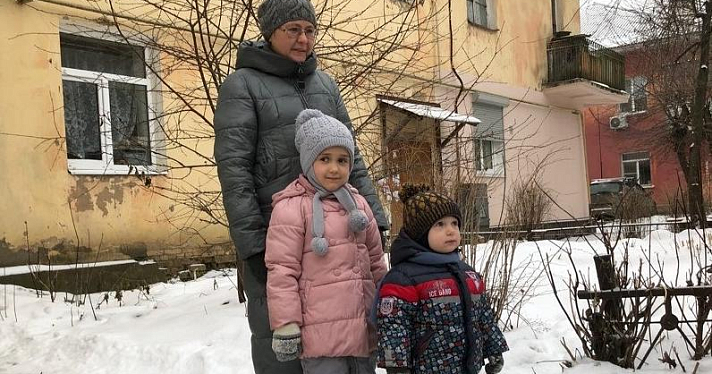 Многодетная семья из Рыбинска получила новогодние подарки от губернатора_170143