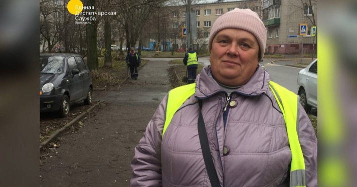 «Работаем с шести утра»: уборщик дорог из Ярославля рассказала о трудностях в работе 