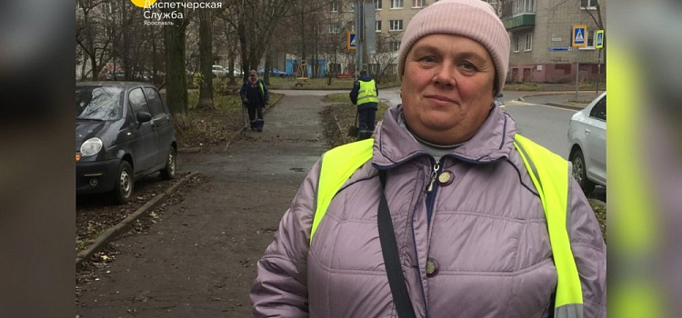 «Работаем с шести утра»: уборщик дорог из Ярославля рассказала о трудностях в работе 