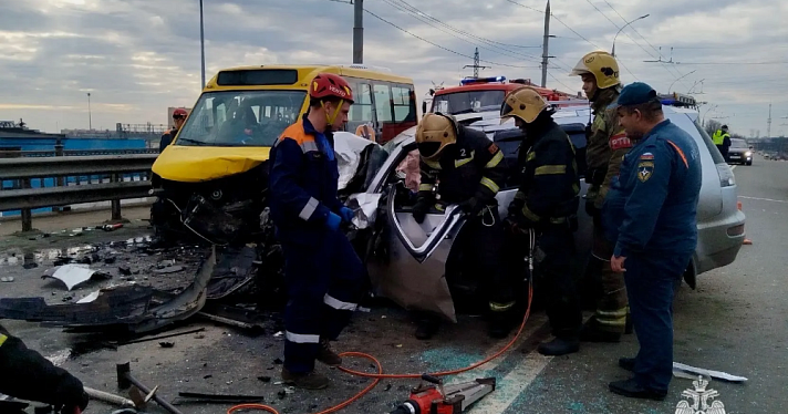 Один из пострадавших в ДТП с участием автобуса в Ярославле скончался