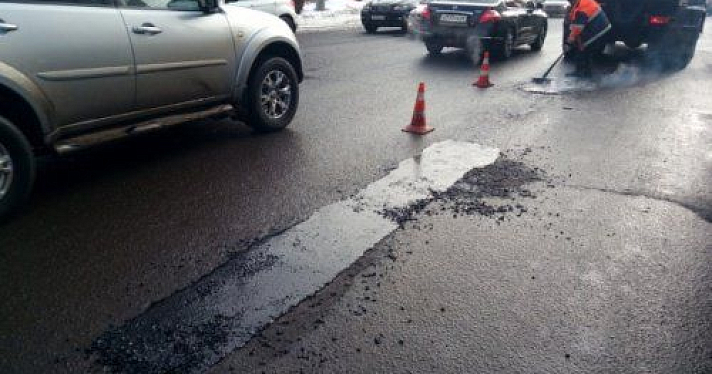 В Ярославле продолжается ямочный ремонт дорог 