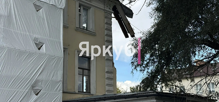 В центре Ярославля разобрали часть исторического дома — строители обещают восстановить памятник архитектуры_322187