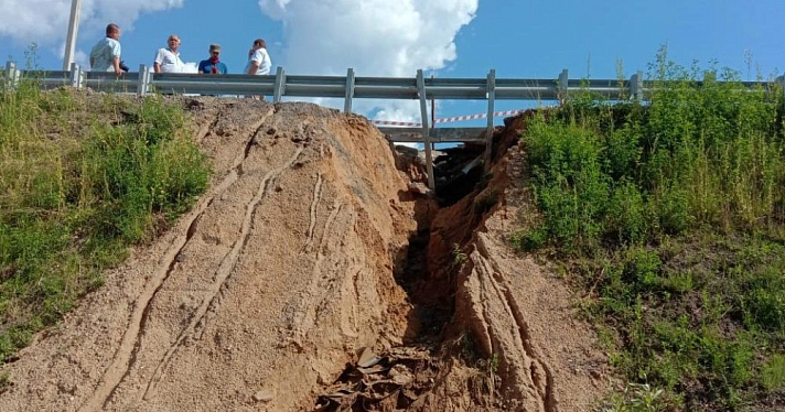 «Проблема локальная». Комиссия обследовала размытый мост через Солоницу в Ярославской области
