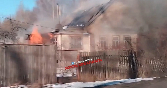 В Ярославле при пожаре в заброшенном доме погиб мужчина
