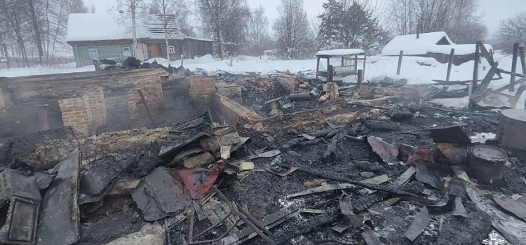 Трагедия в Ярославской области: в деревне Руденки при пожаре погиб человек.