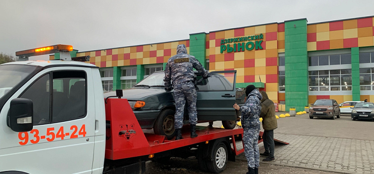 В Ярославле эвакуировали машины посетителей Дзержинского рынка