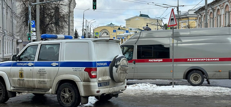 На месте работали саперы: в центре Ярославля полиция эвакуировала ресторан