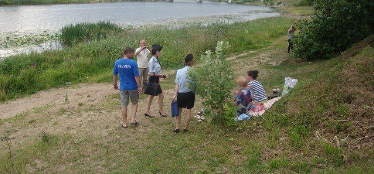 Спасатели патрулируют реку Которосль в Ярославле 