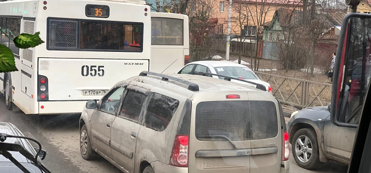 ДТП привели к пробкам в Ярославле