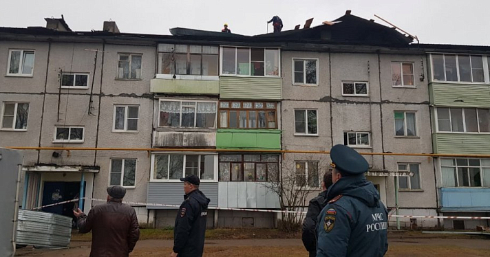 В Ярославской области ветер сорвал крышу многоквартирного дома