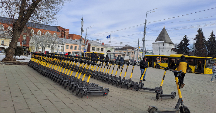 Тротуары или дороги: в ярославской ГАИ рассказали, где должны ехать самокаты и электровелосипеды