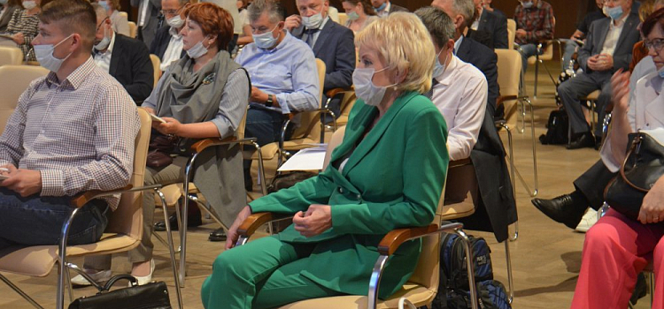 Лариса Ушакова и Андрей Коваленко обратились к мэру Ярославля с просьбой включить отопление