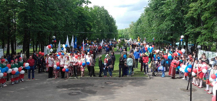 В Ярославле прошло традиционное шествие «Парад дружбы»_72048