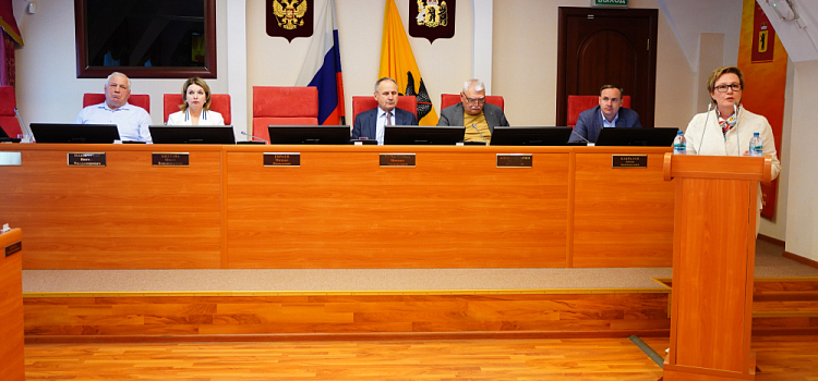 Создание образовательных комплексов обсудили в Ярославской областной Думе