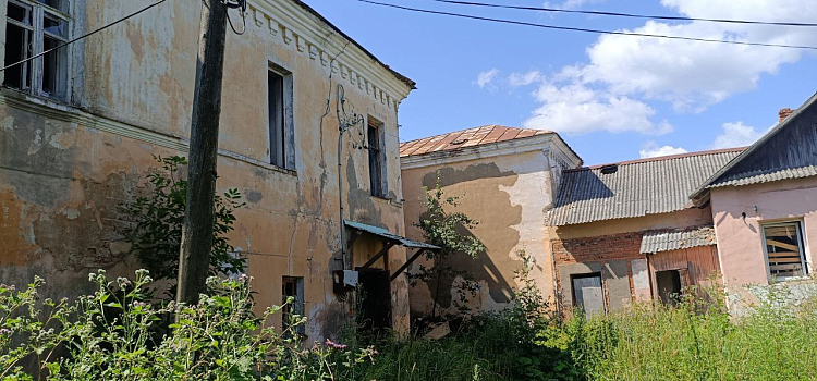 Историческую гостиницу XIX века в Тутаеве выставили на торги за 1 рубль_322096