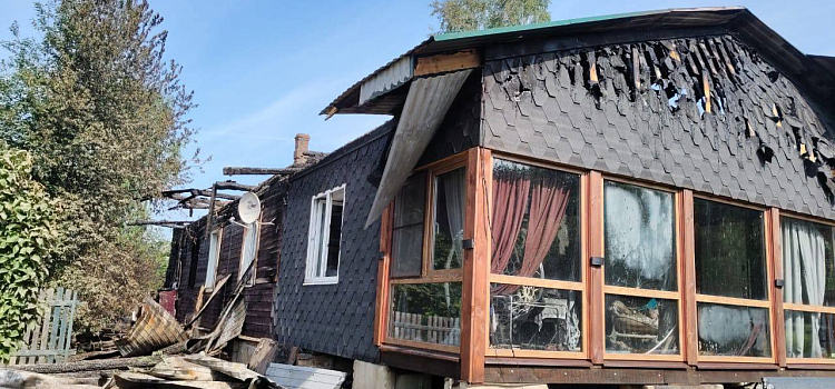 В деревне под Ярославлем из-за неосторожного обращения с огнём погибли дедушка с внуком_300875