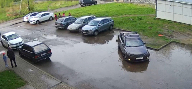 «Поймать помогли таксисты»: водитель авто рассказал о ДТП с мотоциклистом в Ярославле
