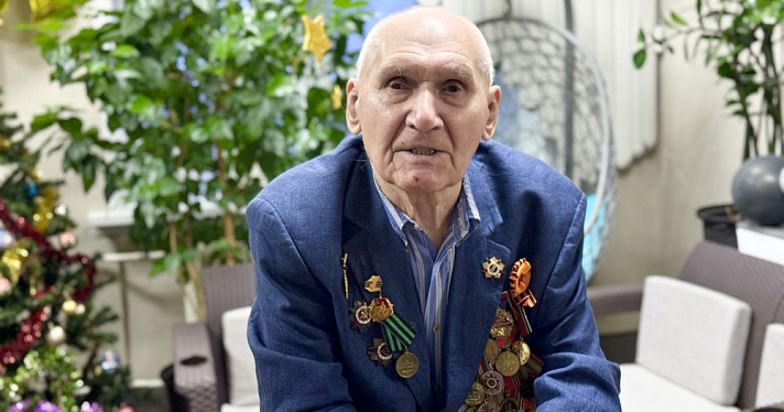 Ярославские судебные приставы поздравили со столетним юбилеем ветерана Великой Отечественной войны