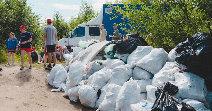 Ярославские студенты вывезли 20 тонн мусора с берегов Рыбинского водохранилища_245689