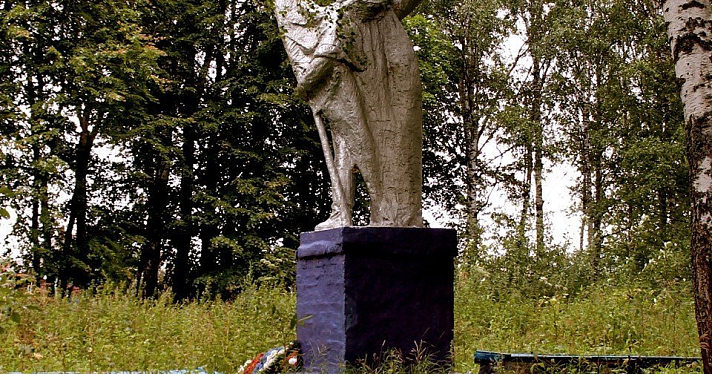 Активисты ОНФ нашли мемориал, занимающий «последнюю строчку по благоустройству и содержанию» среди остальных ярославских памятников_159865