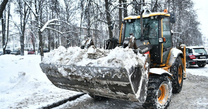 Владимир Волков поручил коммунальным службам очистить дворы от снега