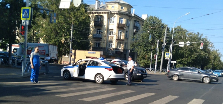 В Ярославле сбили молодого парня на самокате