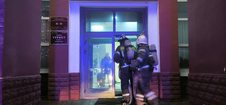 В Ярославле из-за пожара в магазине велосипедов эвакуировали гостиницу_290738