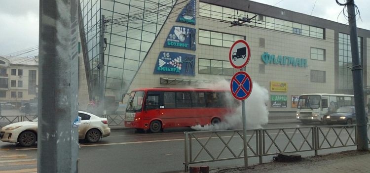 В Ярославле пассажиры пожаловались на выхлопы в салоне маршрутки