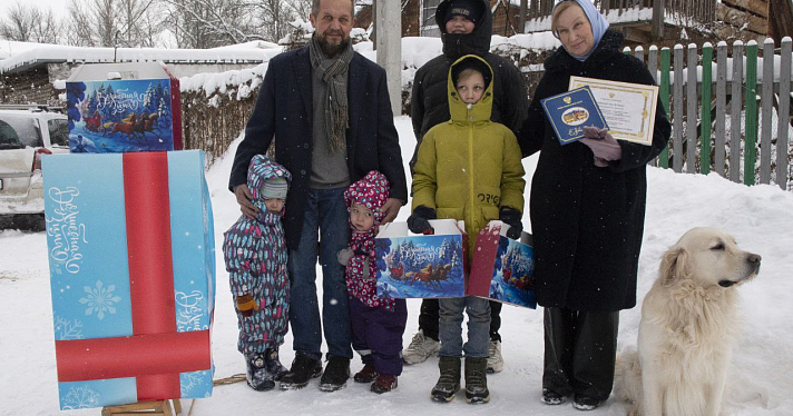 Дмитрий Миронов поздравил с Новым годом 12 семей из Ярославской области_260135