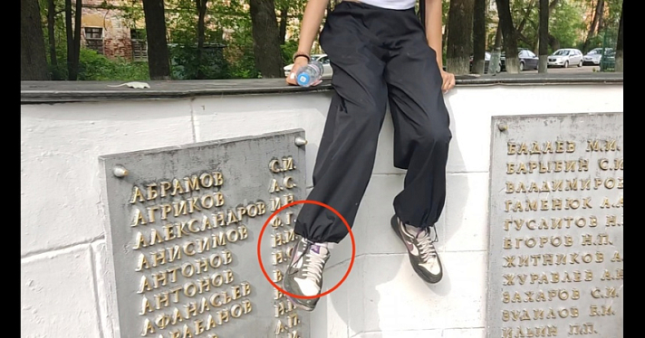 Жители Переславля-Залесского пожаловались на подростков, «отдыхающих» на памятнике героям ВОВ