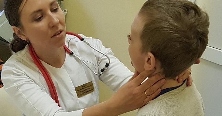 Бригада врачей областной детской больницы обследует юных пациентов в отдалённых уголках Ярославской области