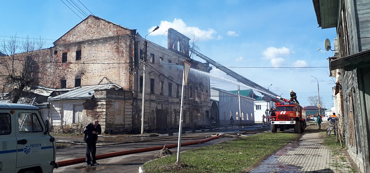 В Ростове сгорел бывший городской театр на Карла Маркса_163557