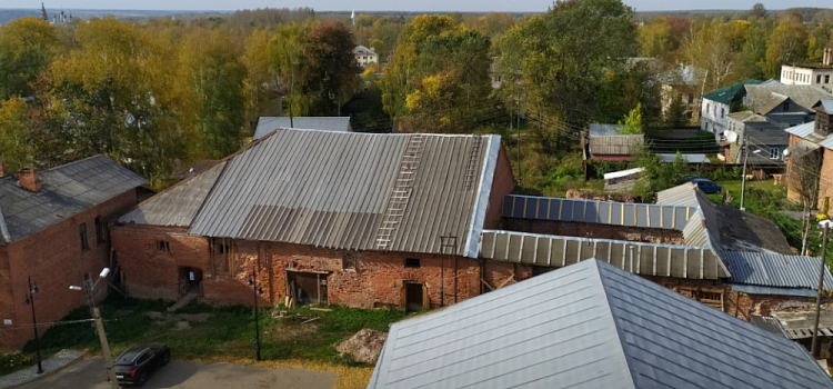 Битва за амбар: власти Ярославской области через суд изымают памятник у собственника