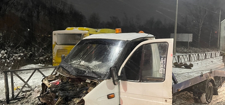 В Ярославле автобус попал в массовое ДТП и оказался в «снежном плену»_258867