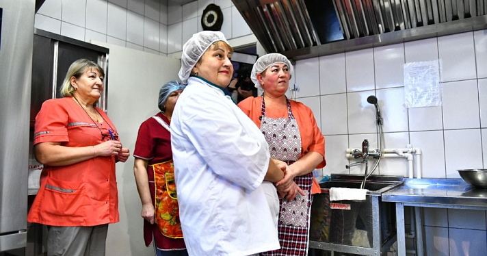 В январе в ходе аукционов определят, кто будет кормить детей в ярославских школах и детсадах