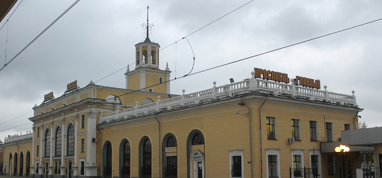 На площади у Ярославля Главного временно ограничат остановку и стоянку