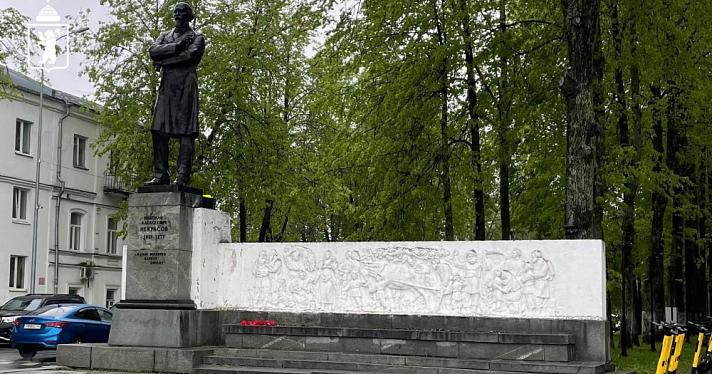 Пивной ларёк у памятника Некрасову демонтировали после жалоб ярославцев
